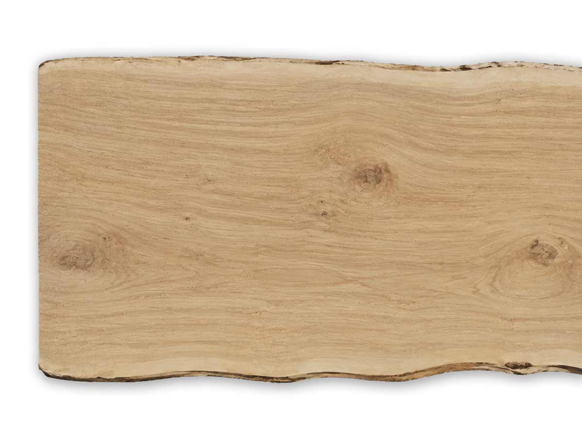 Platanen-Tischplatte aus Massivholz mit charakteristischer Sprenkelmaserung, hellen Holztönen und natürlicher Baumkante.